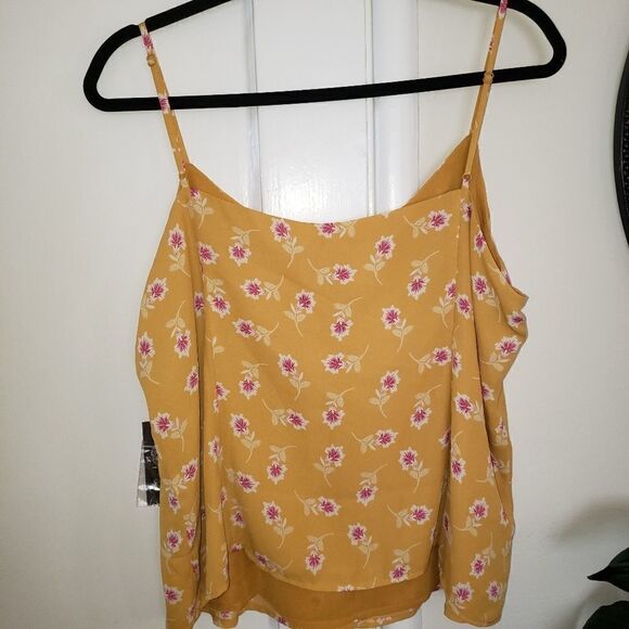 Vince Camuto Faux Button Front Floral Cami Top - Picture 9 of 9
